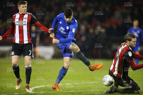 020418 - Sheffield United v Cardiff City, Sky Bet Championship - Callum Paterson of Cardiff City sees his shot at goal blocked by Leon Clarke of Sheffield United