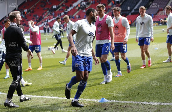 230422 - Sheffield United v Cardiff City - Sky Bet Championship - Cardiff warm up before the match