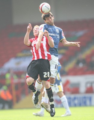 30.08.08...Sheffield United v Cardiff City, Coca Cola Championship -  Cardiff's Joe Ledley and United's Stephen Quinn battle for the ball 