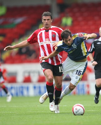 30.08.08...Sheffield United v Cardiff City, Coca Cola Championship -  Cardiff's Joe Ledley is charged off the ball by United's Gary Speed  