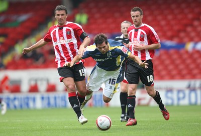 30.08.08...Sheffield United v Cardiff City, Coca Cola Championship -  Cardiff's Joe Ledley is charged off the ball by United's Gary Speed  