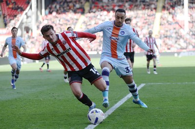 030426 - Sheffield United v Swansea City - Sky Bet Championship - Adam Idah of Swansea and Harrison Burrows of Sheffield United