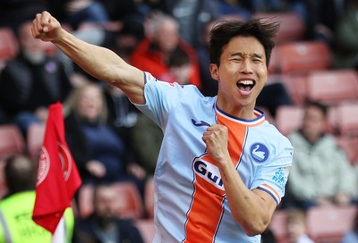 030426 - Sheffield United v Swansea City - Sky Bet Championship - Eom Ji-sung of Swansea celebrates after scoring the equalising goal to make it 3-3 