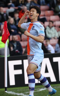 030426 - Sheffield United v Swansea City - Sky Bet Championship - Eom Ji-sung of Swansea celebrates after scoring the equalising goal to make it 3-3 