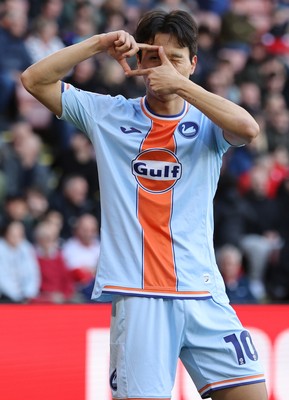 030426 - Sheffield United v Swansea City - Sky Bet Championship - Eom Ji-sung of Swansea celebrates after scoring the equalising goal to make it 3-3 