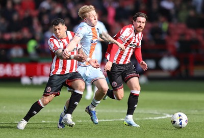 030426 - Sheffield United v Swansea City - Sky Bet Championship - Melker Widell of Swansea and Joe Rothwell of Sheffield United and Gustavo Hamer of Sheffield United