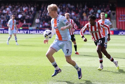 030426 - Sheffield United v Swansea City - Sky Bet Championship - Melker Widell of Swansea followed by Andre Brooks of Sheffield Utd