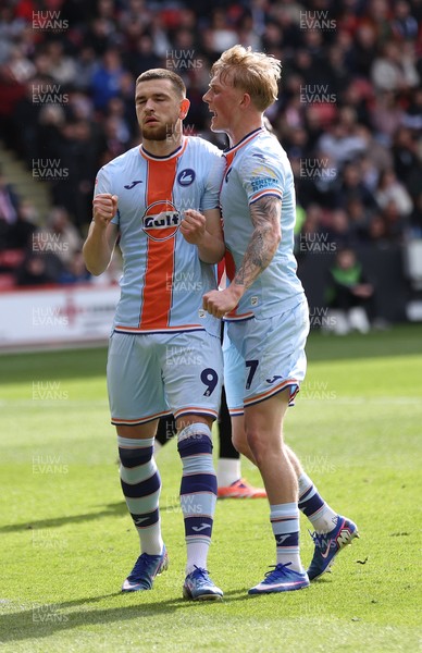 030426 - Sheffield United v Swansea City - Sky Bet Championship - Zan Vipotnik of Swansea celebrates scoring penalty goal to equal scores 1-1 with Melker Widell of Swansea