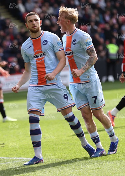 030426 - Sheffield United v Swansea City - Sky Bet Championship - Zan Vipotnik of Swansea celebrates scoring penalty goal to equal scores 1-1 with Melker Widell of Swansea