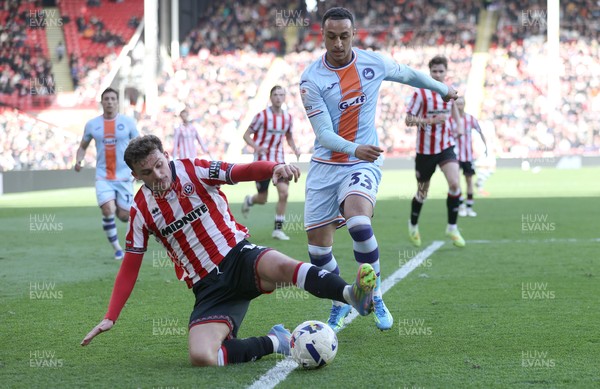 030426 - Sheffield United v Swansea City - Sky Bet Championship - Adam Idah of Swansea and Harrison Burrows of Sheffield United