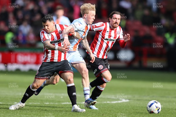 030426 - Sheffield United v Swansea City - Sky Bet Championship - Melker Widell of Swansea and Joe Rothwell of Sheffield United and Gustavo Hamer of Sheffield United