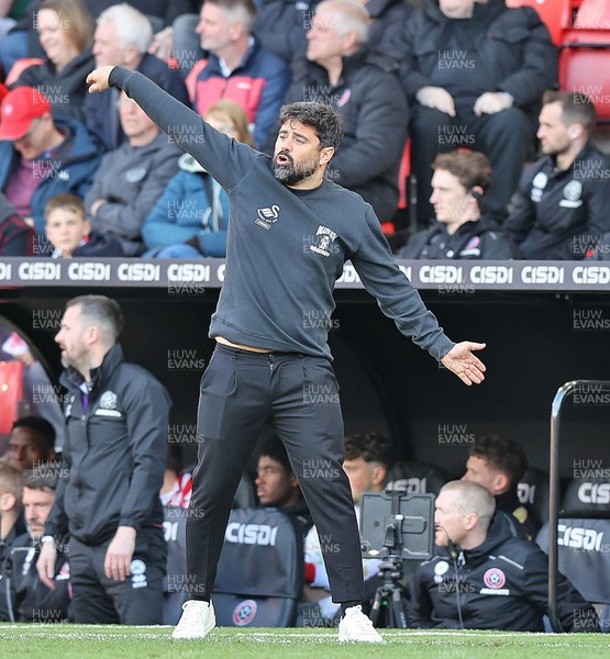030426 - Sheffield United v Swansea City - Sky Bet Championship - Swansea manager Vitor Matos gives instruction to his players
