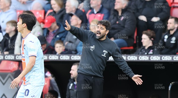 030426 - Sheffield United v Swansea City - Sky Bet Championship - Swansea manager Vitor Matos gives instruction to his players