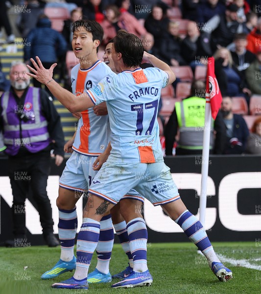 030426 - Sheffield United v Swansea City - Sky Bet Championship - Eom Ji-sung of Swansea celebrates the equaliser with Goncalo Franco of Swansea
