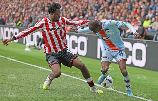 030426 - Sheffield United v Swansea City - Sky Bet Championship - Malick Yalcouye of Swansea and Andre Brooks of Sheffield Utd