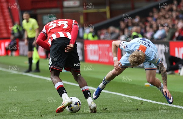 030426 - Sheffield United v Swansea City - Sky Bet Championship - Melker Widell of Swansea and Femi Seriki of Sheffield Utd