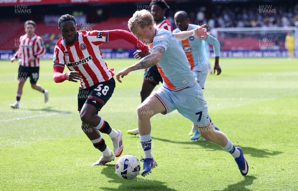 030426 - Sheffield United v Swansea City - Sky Bet Championship - Melker Widell of Swansea and Joe Rothwell of Sheffield Utd