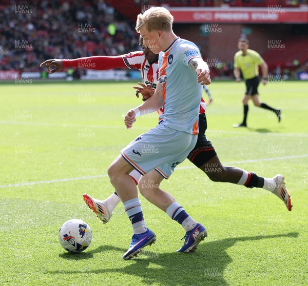 030426 - Sheffield United v Swansea City - Sky Bet Championship - Melker Widell of Swansea and Femi Seriki of Sheffield Utd
