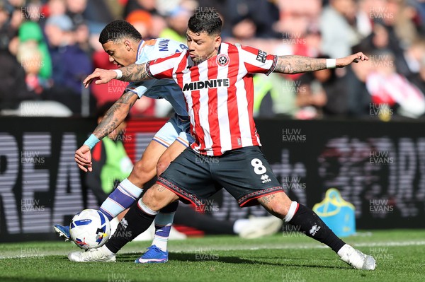 030426 - Sheffield United v Swansea City - Sky Bet Championship - Gustavo Nunes of Swansea and Gustavo Hamer of Sheffield Utd