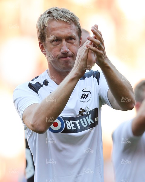 040818 - Sheffield United v Swansea City, Sky Bet Championship - Swansea City manager Graham Potter applauds the travelling fans at the end of the match