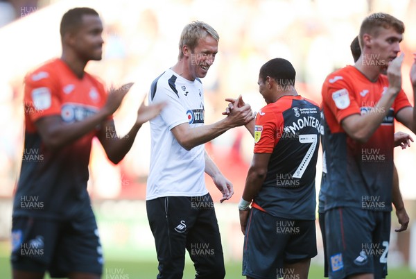040818 - Sheffield United v Swansea City, Sky Bet Championship - Swansea City manager Graham Potter celebrates with Jefferson Montero of Swansea City at the end of the match