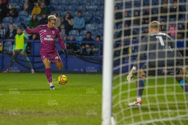 060124 - Sheffield Wednesday v Cardiff City - FA Cup Third Round - Callum Robinson of Cardiff City shoots for goal 