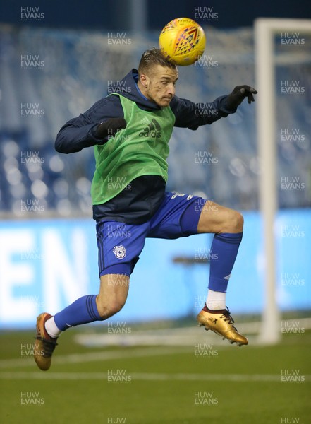 200118 - Sheffield Wednesday v Cardiff City - Sky Bet Championship -  Joe Bennett of Cardiff practices before the match