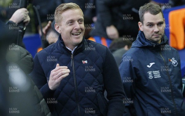 091119 - Sheffield Wednesday v Swansea City - Sky Bet Championship - Manager Garry Monk of Sheffield Wednesday before the start of the match 