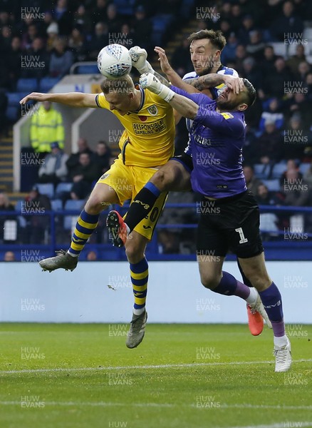 091119 - Sheffield Wednesday v Swansea City - Sky Bet Championship - Goalkeeper Keiren Westwood of Sheffield Wednesday makes a save from Ben Wilmot of Swansea 