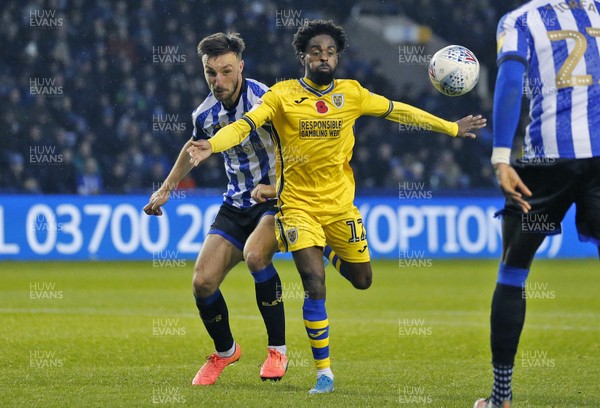 091119 - Sheffield Wednesday v Swansea City - Sky Bet Championship - Nathan Dyer of Swansea and Morgan Fox of Sheffield Wednesday 