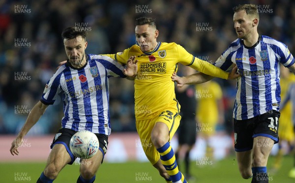 091119 - Sheffield Wednesday v Swansea City - Sky Bet Championship - Connor Roberts of Swansea and Morgan Fox and Tom Lees of Sheffield Wednesday 