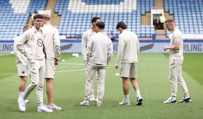 300825 - Sheffield Wednesday v Swansea City - Sky Bet Championship - Team gather on arrival