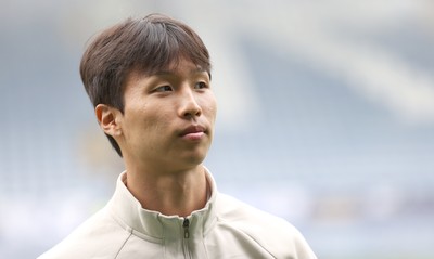 300825 - Sheffield Wednesday v Swansea City - Sky Bet Championship - Eom Ji-sung of Swansea