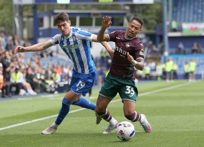 300825 - Sheffield Wednesday v Swansea City - Sky Bet Championship - Ronald of Swansea and Olaf Kobacki of Sheffield Wednesday
