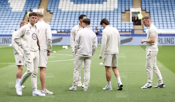 300825 - Sheffield Wednesday v Swansea City - Sky Bet Championship - Team gather on arrival
