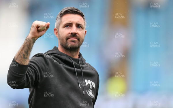 300825 - Sheffield Wednesday v Swansea City - Sky Bet Championship - Swansea manager Alan Sheehan applauds the travelling fans at the end of the match