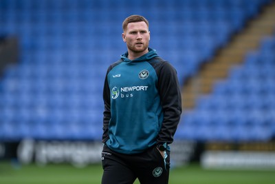 151125 - Shrewsbury Town v Newport County - Sky Bet League 2 - Lee Jenkins of Newport County arrives ahead of the game