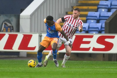 151125 - Shrewsbury Town v Newport County - Sky Bet League 2 - Lee Jenkins of Newport County and Ismeal Kabia of Shrewsbury Town battles for the ball