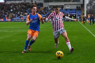 151125 - Shrewsbury Town v Newport County - Sky Bet League 2 - Ben Lloyd of Newport County and Tommy McDermott of Shrewsbury Town battles for the ball