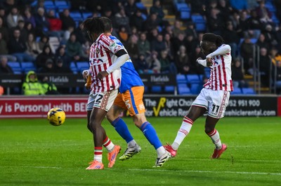151125 - Shrewsbury Town v Newport County - Sky Bet League 2 - Cameron Antwi of Newport County shoots on goal