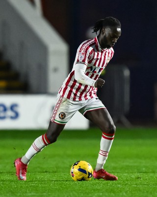 151125 - Shrewsbury Town v Newport County - Sky Bet League 2 - Cameron Antwi of Newport County in action