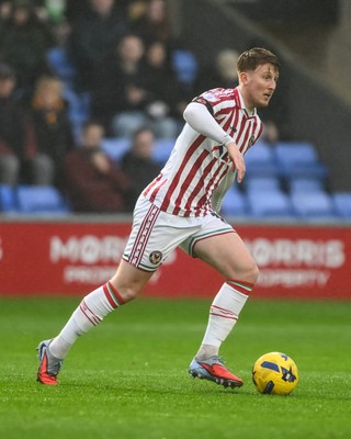 151125 - Shrewsbury Town v Newport County - Sky Bet League 2 - Ged Garner of Newport County in action