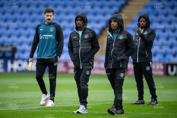 151125 - Shrewsbury Town v Newport County - Sky Bet League 2 - Habeeb Ogunneye of Newport County arrives ahead of the game
