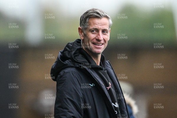 151125 - Shrewsbury Town v Newport County - Sky Bet League 2 - David Hughes arrives ahead of the game