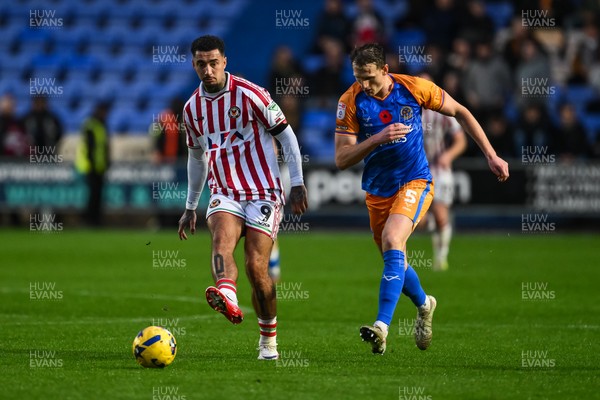 151125 - Shrewsbury Town v Newport County - Sky Bet League 2 - Courtney Baker-Richardson of Newport County passes the ball