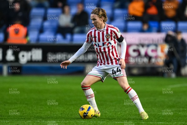 151125 - Shrewsbury Town v Newport County - Sky Bet League 2 - Sammy Braybrooke of Newport County in action