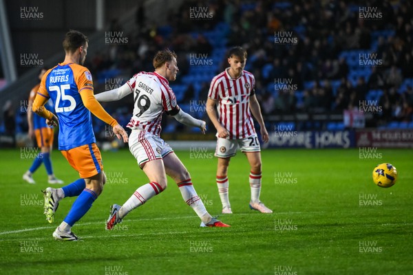 151125 - Shrewsbury Town v Newport County - Sky Bet League 2 - Ged Garner of Newport County shoots on goal