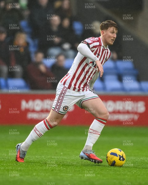 151125 - Shrewsbury Town v Newport County - Sky Bet League 2 - Ged Garner of Newport County in action