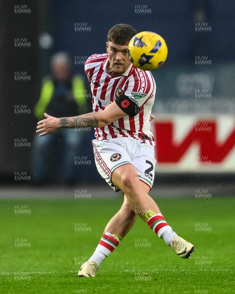 151125 - Shrewsbury Town v Newport County - Sky Bet League 2 - Cameron Evans of Newport County passes the ball