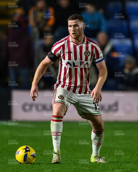 151125 - Shrewsbury Town v Newport County - Sky Bet League 2 - Lee Jenkins of Newport County in action